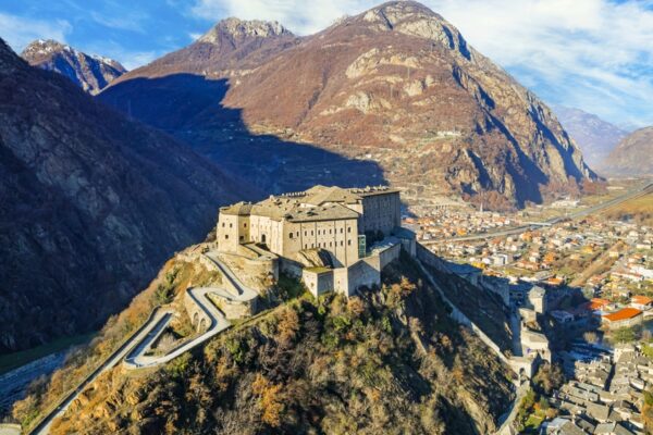 Italy,.famous,Medieval,Castles,Of,Valle,D'aosta,-,Impressive,Bard